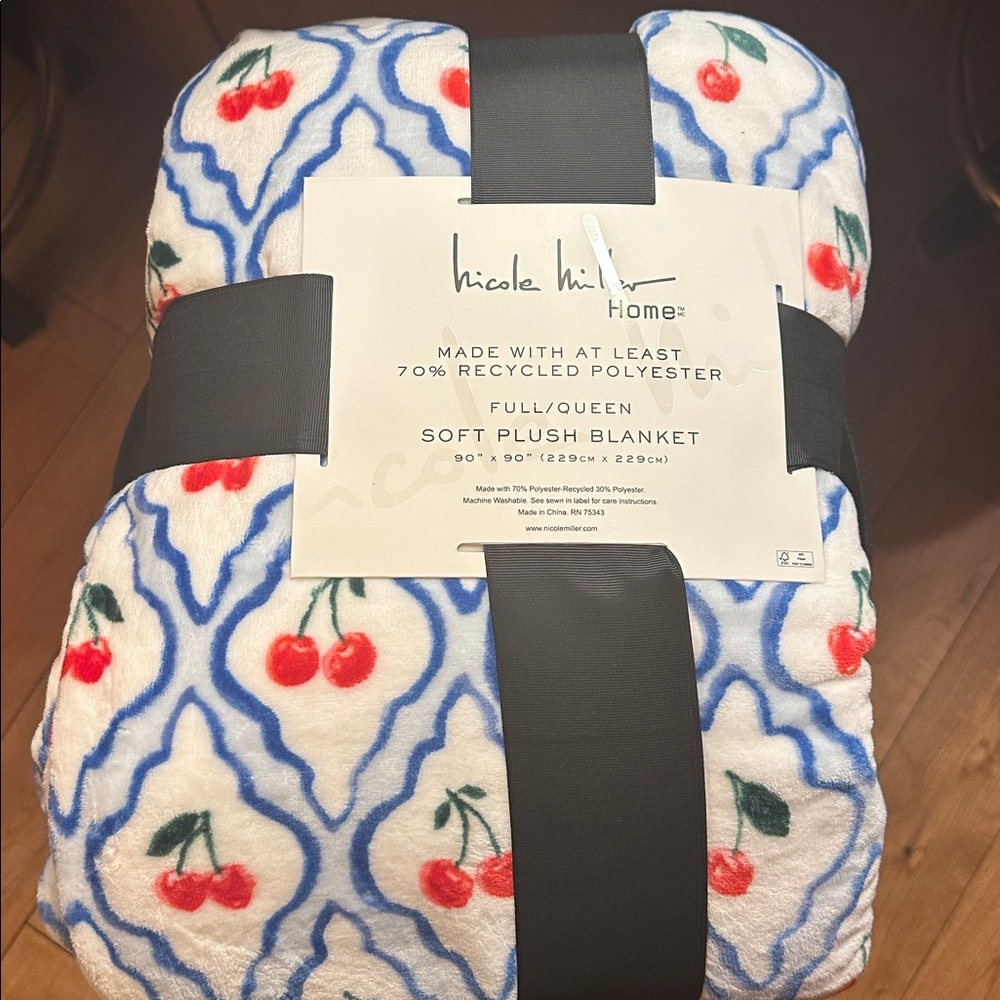 Nicole Miller Full/Queen Blue and White Soft Plush Blanket Cherry Pattern 90”x90